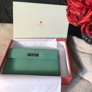 💳100% Authentic Kate Spade Checkbook Wallet💳
